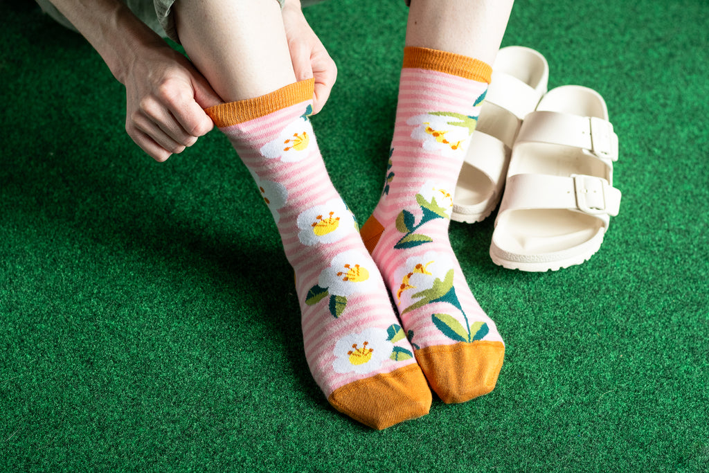 FLOW0028 Women's Pink Stripes Floral Socks